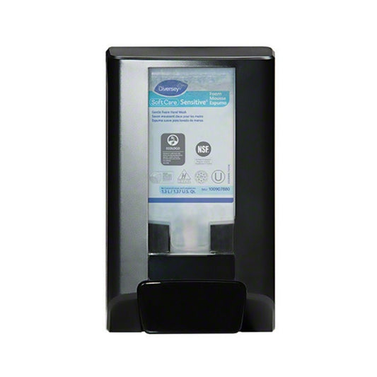 Dispensador manual de jabón IntelliCare de Diversey en color negro, mostrando su palanca de empuje y diseño moderno.