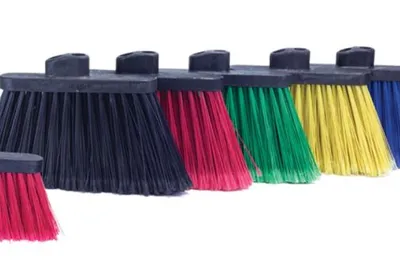 Escoba Angular con Fibra de PVC